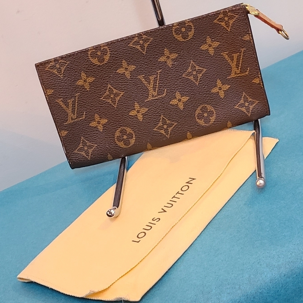 Louis Vuitton Bucket Pouch Bag